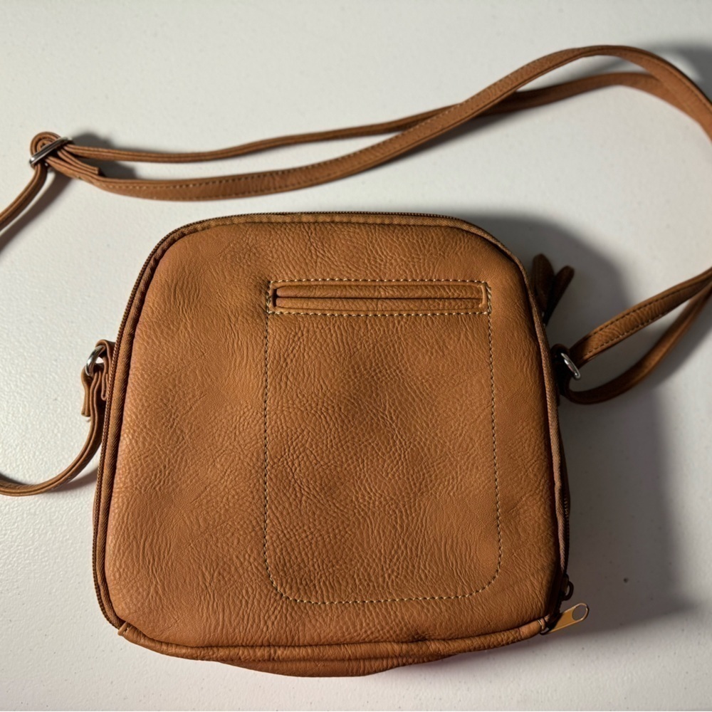 ST JOHNS BAY brown faux leather multi compartment crossbody bag - Picture 9 of 11